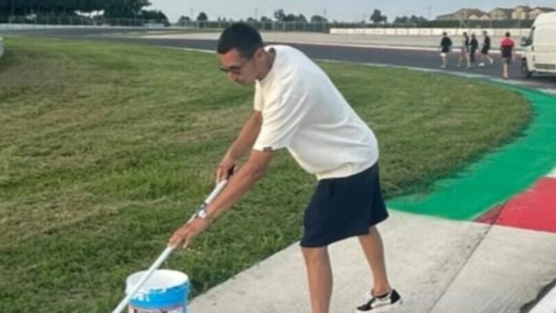 SBK: Razgatlioglu in veste di…imbianchino