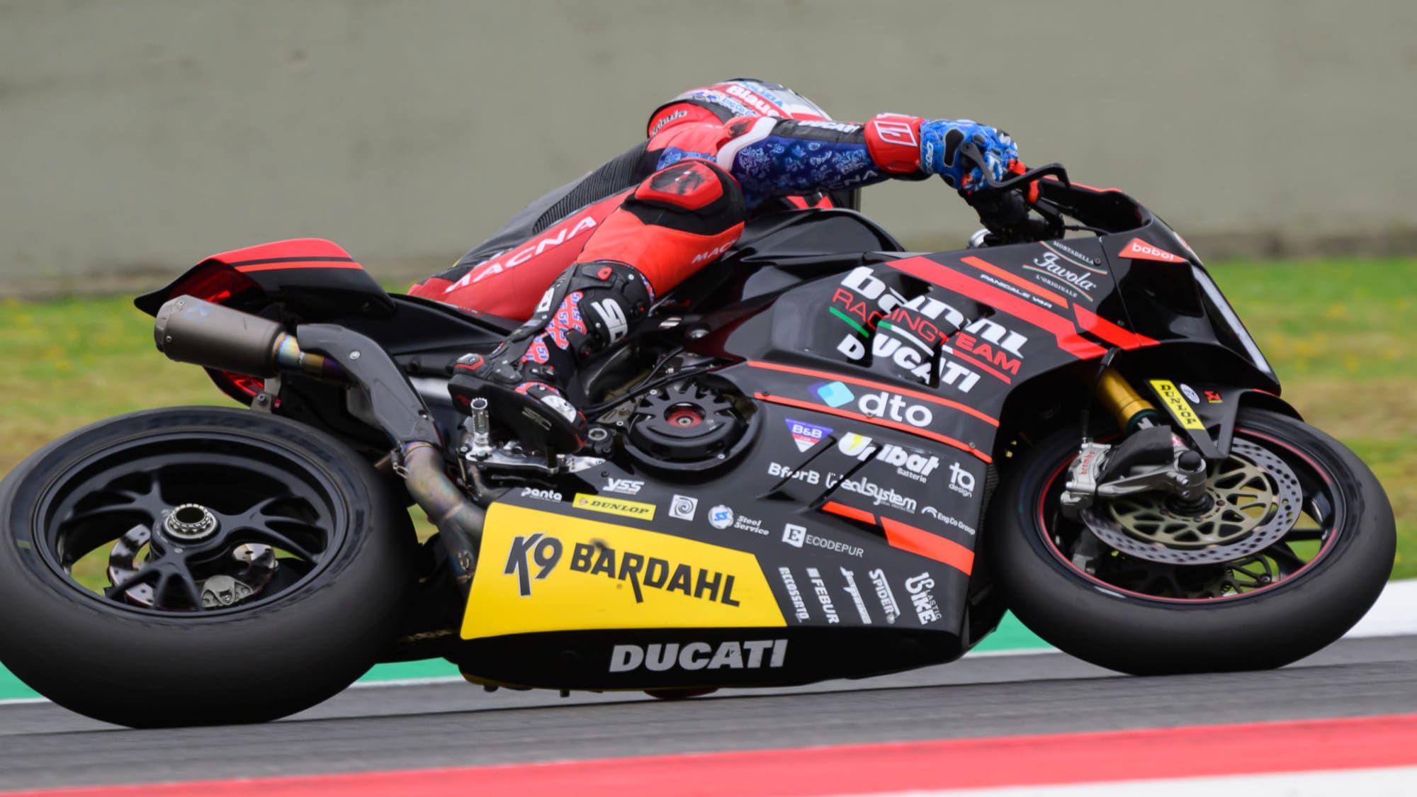 CIV Mugello: Michele Pirro firma la pole provvisoria della SBK in Q1 ...