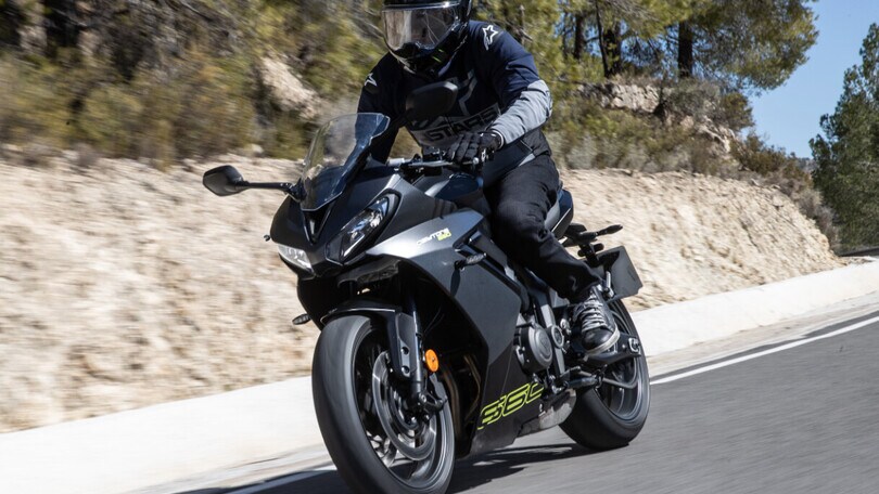 Come stipulare la polizza moto: preventivo, garanzie accessorie e sospensione