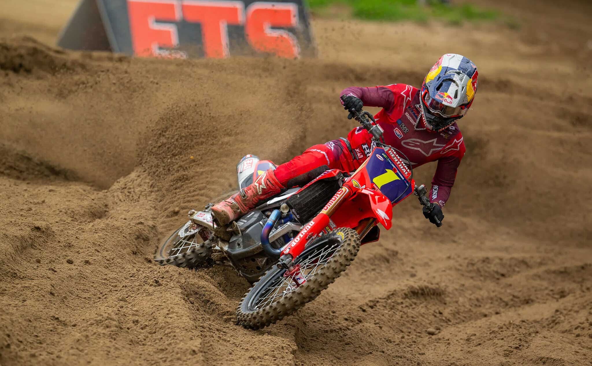 National: clamoroso, Jett Lawrence out!