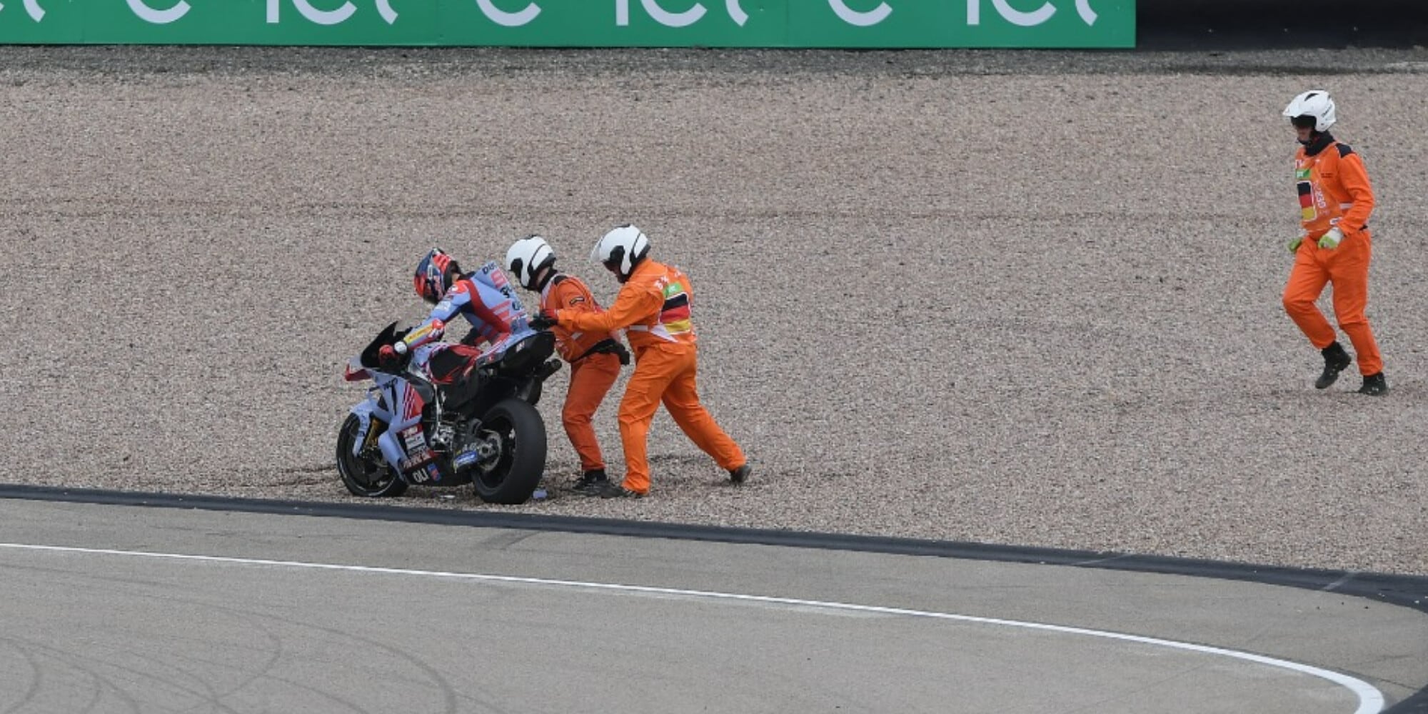 MotoGP, freddo e vento non danno pace: quante cadute al Sachsenring