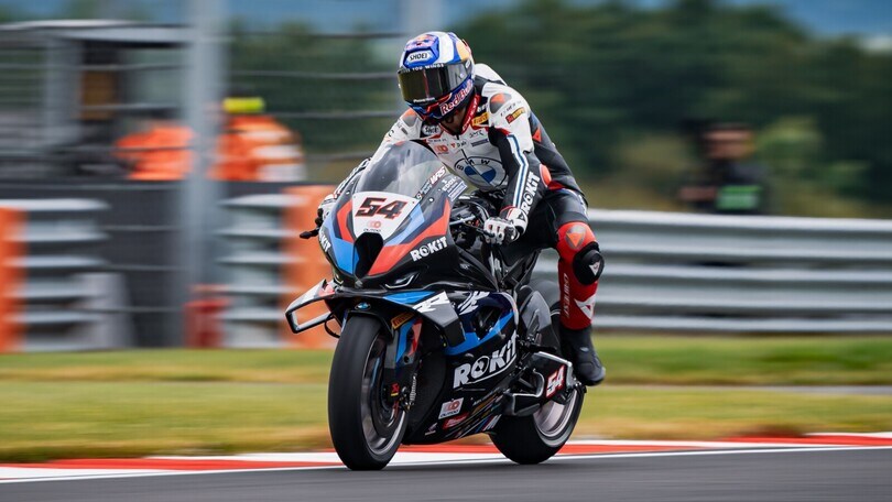 SBK, Razgatlioglu domina la FP1 a Donington, Petrucci ottimo 2°