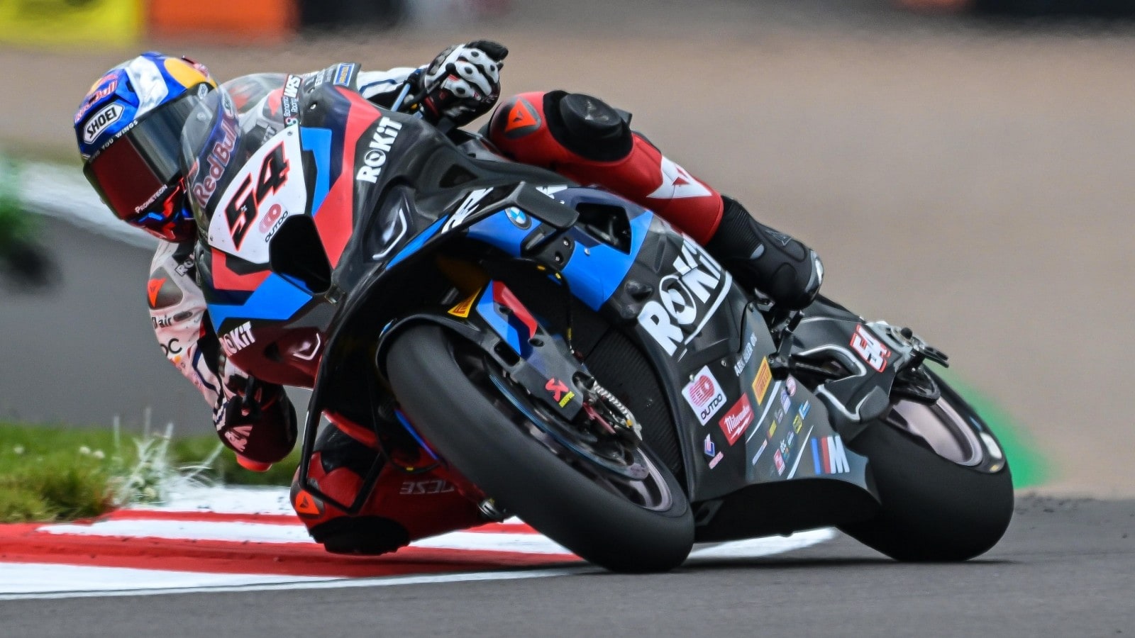 SBK Donington: Razgatlioglu fa il vuoto e vince, Bautista risale sino al 3° posto
