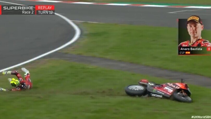 SBK Donington, clamoroso: Bautista a terra nel giro di schieramento