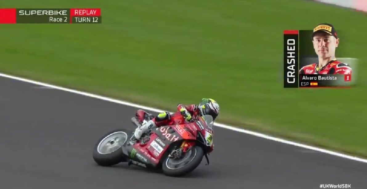 SBK Donington, clamoroso: Bautista a terra nel giro di schieramento