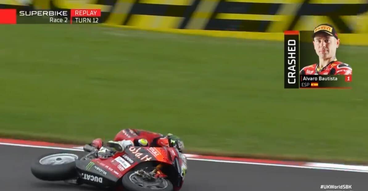 SBK Donington, clamoroso: Bautista a terra nel giro di schieramento