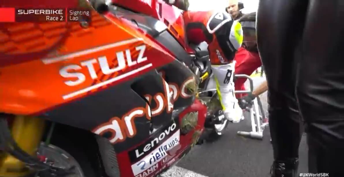 SBK Donington, clamoroso: Bautista a terra nel giro di schieramento