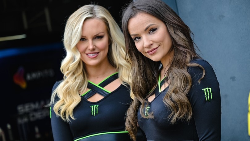 Donington e le sue bellezze: le ombrelline del round inglese