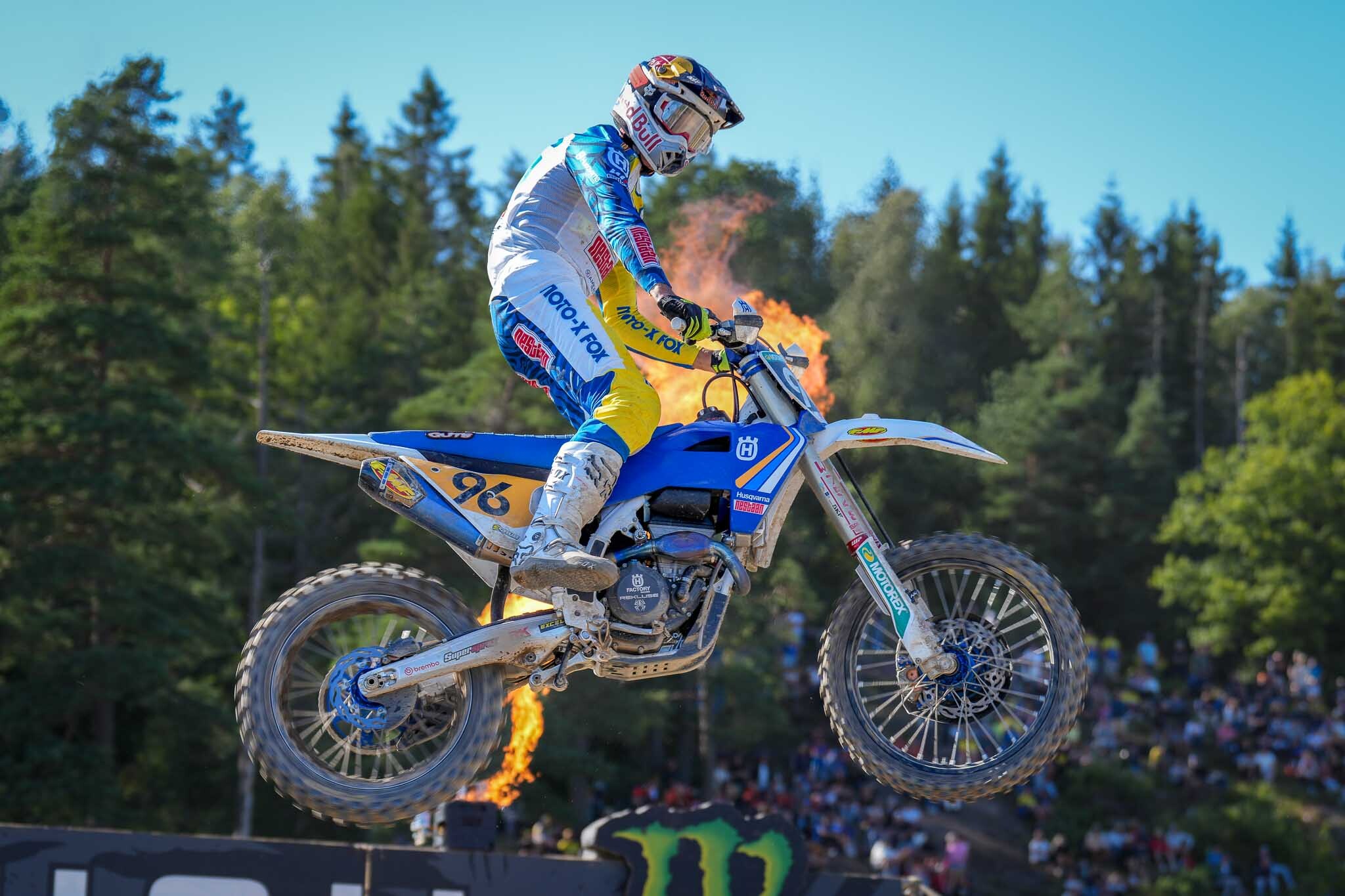 MX2: Lucas Coenen vince e accorcia