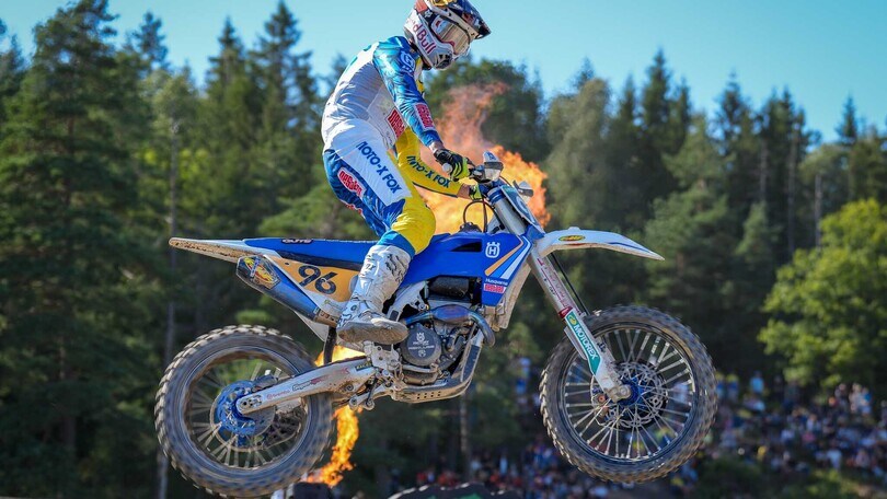 MX2: Lucas Coenen vince e accorcia