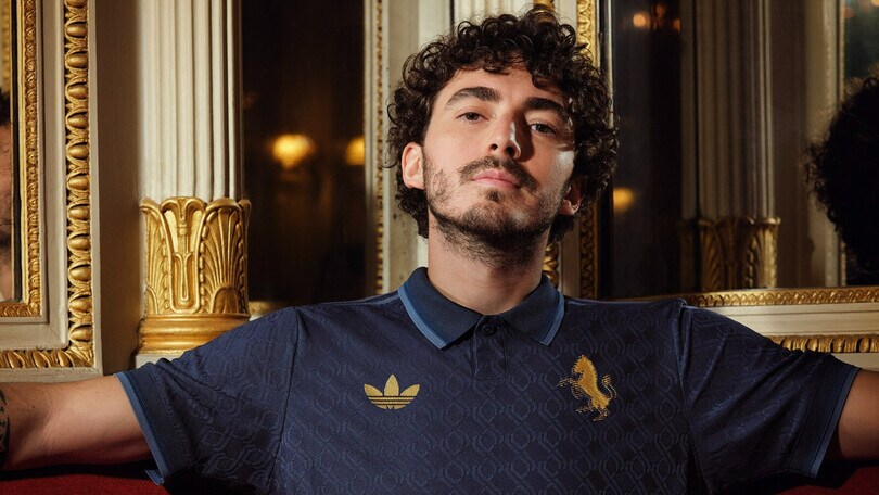 Pecco Bagnaia lancia la terza maglia della Juventus