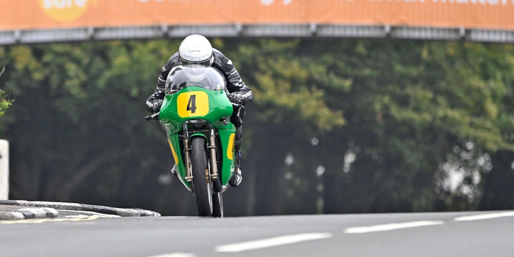 Manx GP, che lotta nella Senior Classic: Anderson batte McGuinness “in volata”