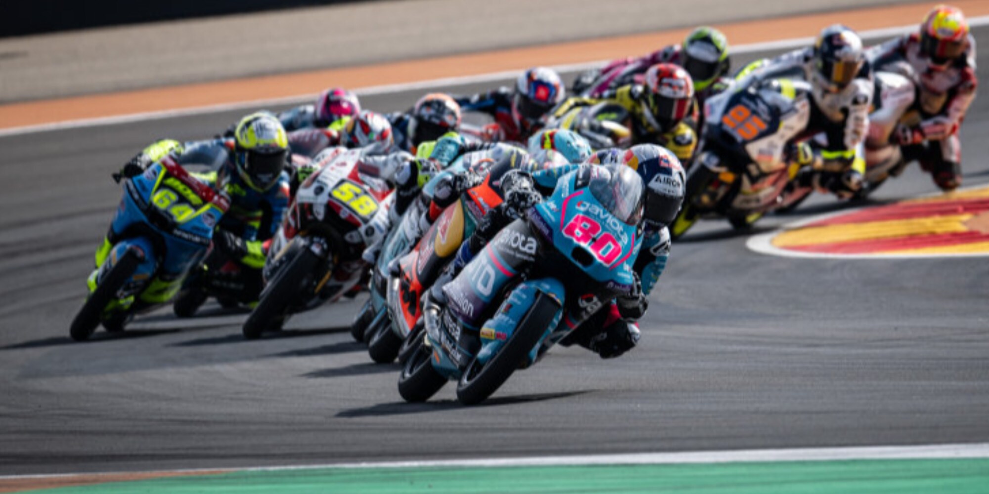 Moto3, David Alonso sbaglia strategia ad Aragon, ma è sempre più leader
