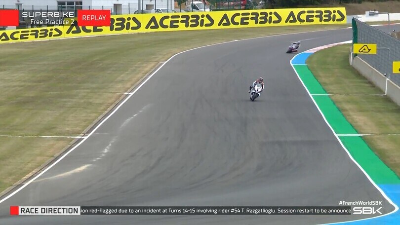 SBK: che spavento per Toprak Razgatlioglu, sessione interrotta