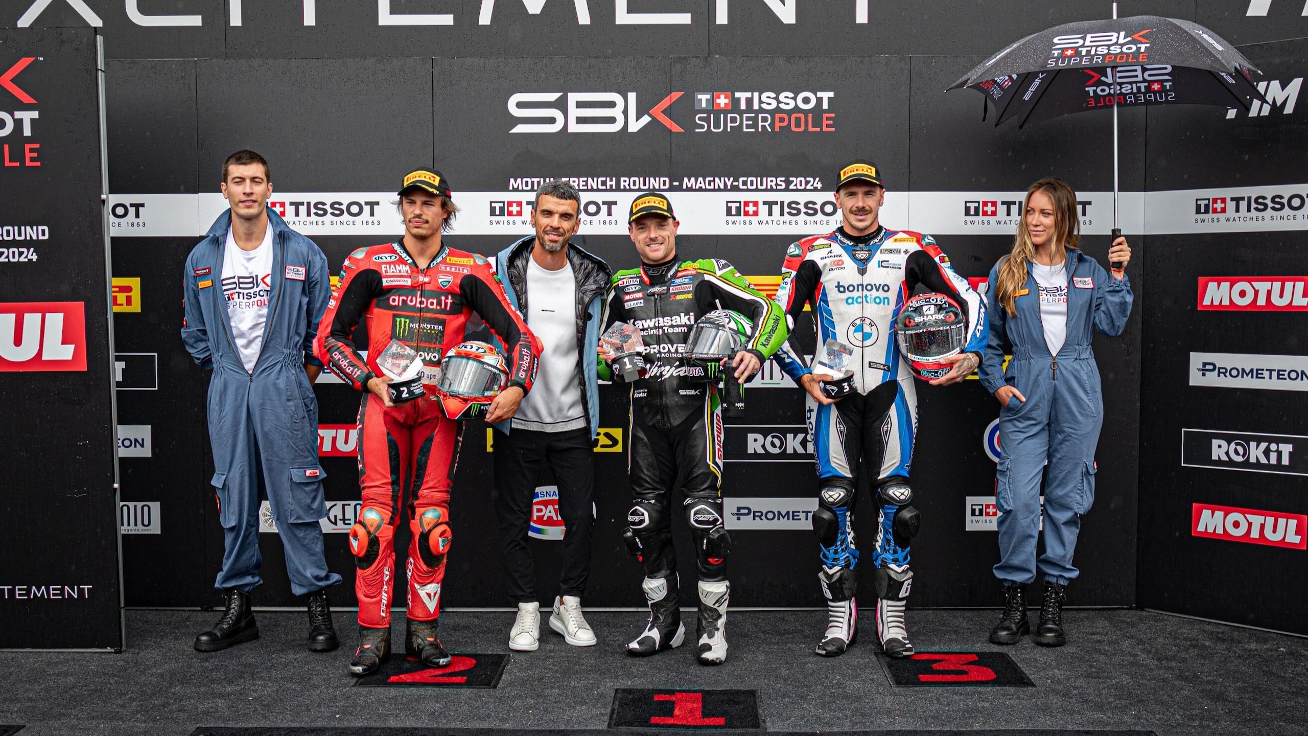 SBK Magny-Cours: Lowes firma la pole nel diluvio, Bulega 2° con caduta