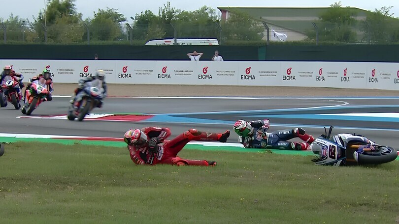 SBK Magny-Cours: frattura al pollice per Rea, problema alla spalla per Bulega