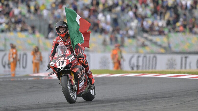 SBK, A Magny-Cours prima doppietta per Bulega e Toprak torna raggiungibile