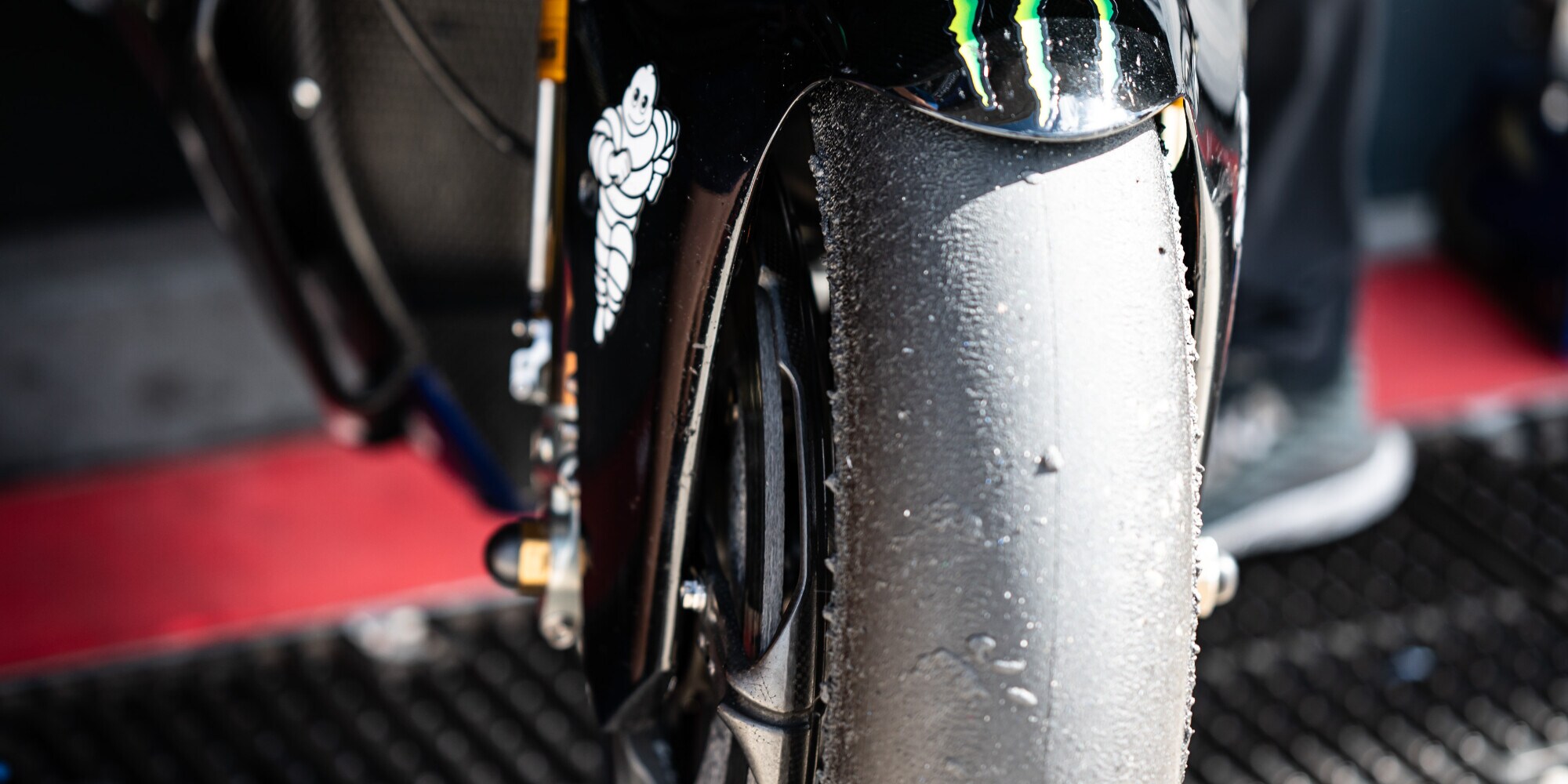 MotoGP, Michelin "fa slittare" la nuova anteriore: "Servono più test ai piloti"