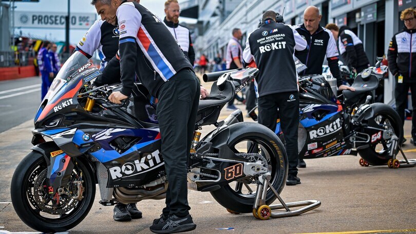 SBK, BMW vince ma non convince: solo due M1000RR in pista nel 2025