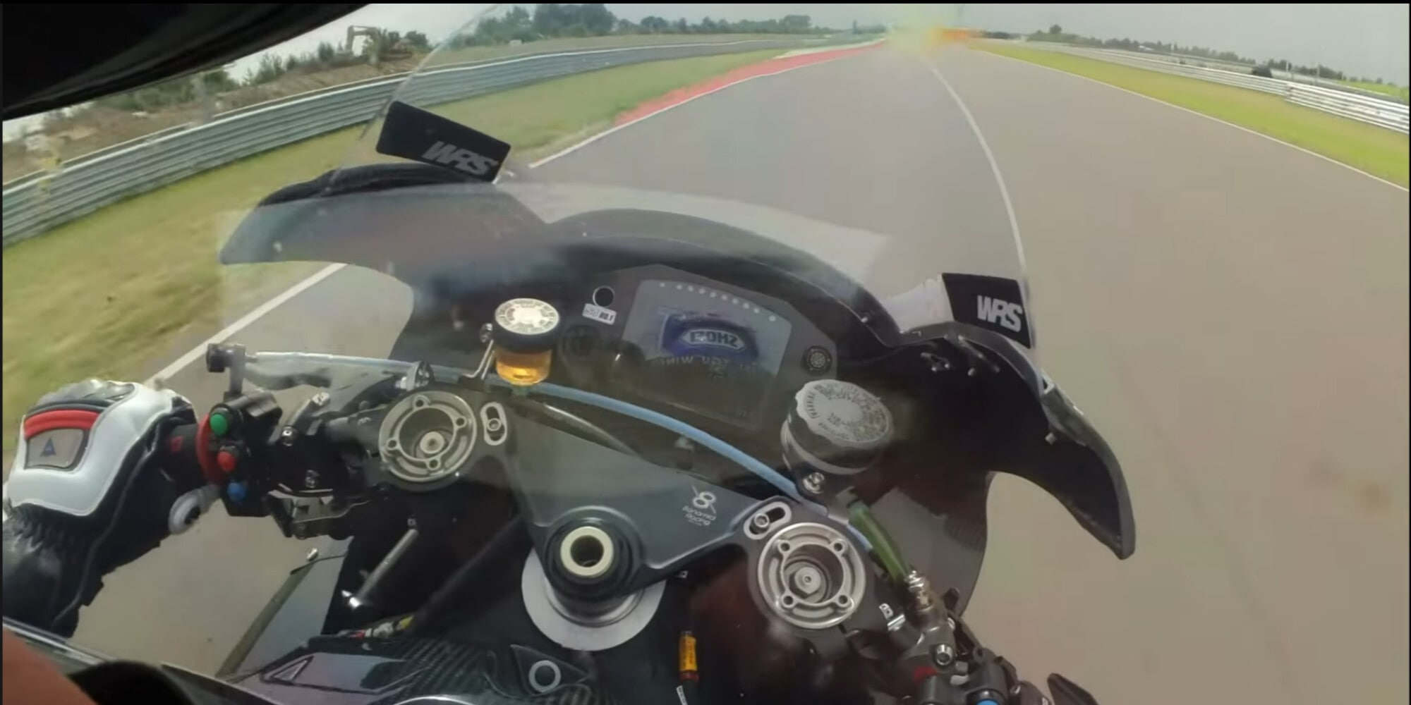 On board del Cremona Circuit nel casco di Toprak Razgatlioglu