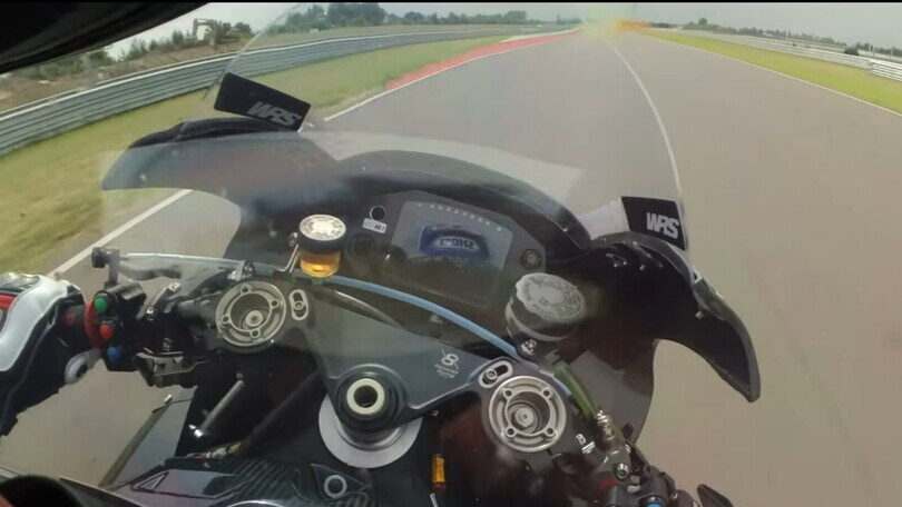 On board del Cremona Circuit nel casco di Toprak Razgatlioglu
