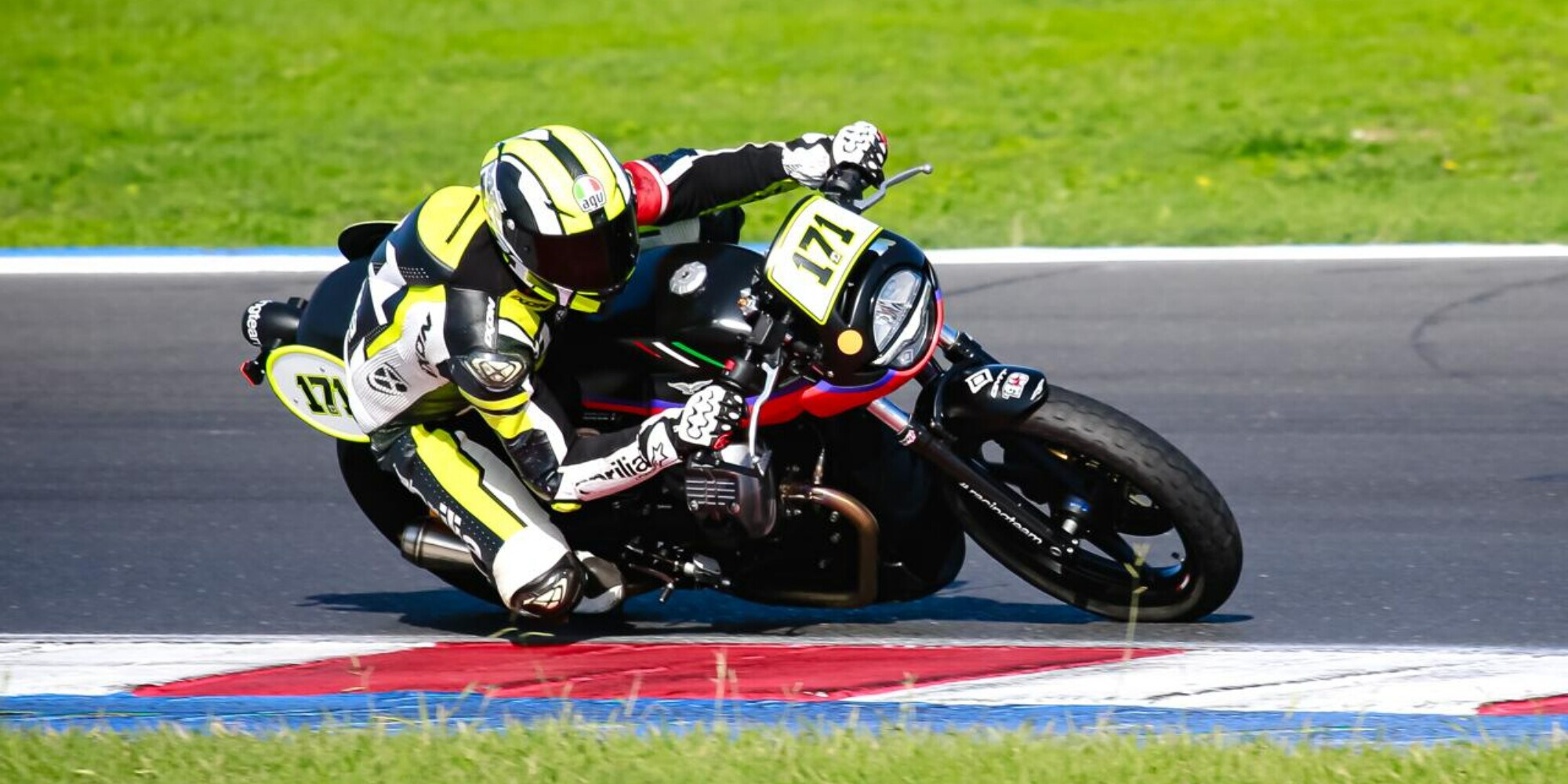 Massimo Rivola scende in pista nel Trofeo Moto Guzzi Fast Endurance