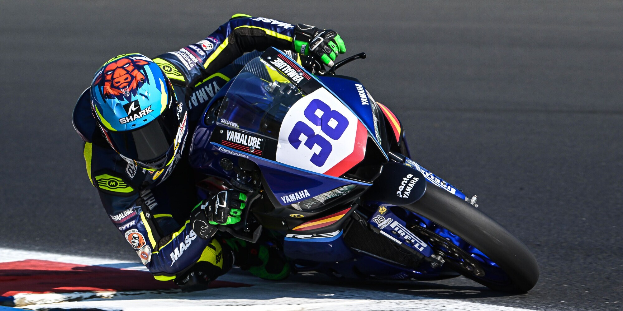 SSP300 Jerez: Salvador la spunta nel caos di Gara 1, Mahendra a +21