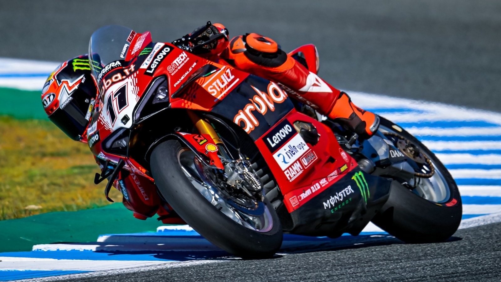 SBK test Jerez: Bulega fa il vuoto a metà day one, primi giri per la Bimota