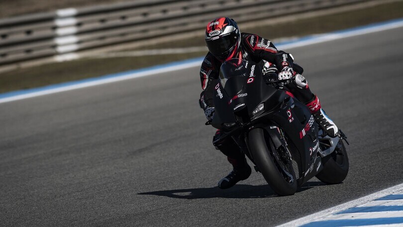 La KB998 in pista: ecco le prime immagini della nuova Bimota in azione
