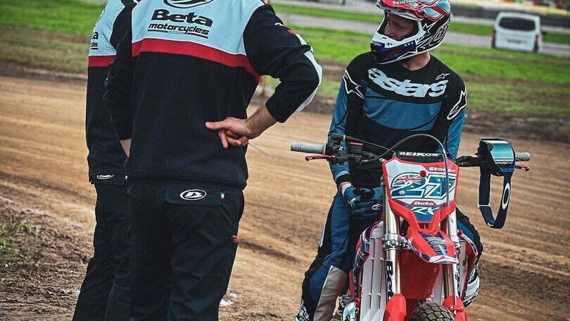 Torna in moto Casey Stoner, questa volta in Italia