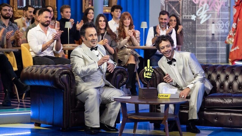 Valentino Rossi in TV al Gialappashow: le foto dell'iconica serata