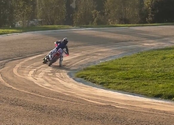 MotoGP, Casey Stoner e Valentino Rossi si sfidano al Ranch: GALLERY