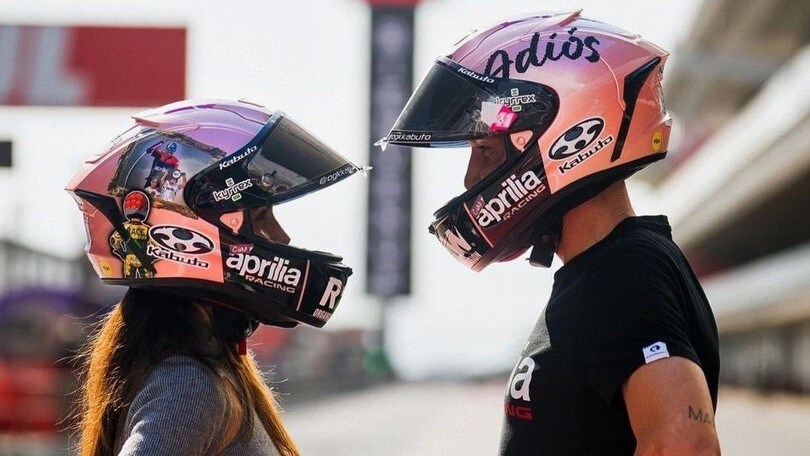 Aleix Espargarò dice “adiòs” alla MotoGP con un casco speciale