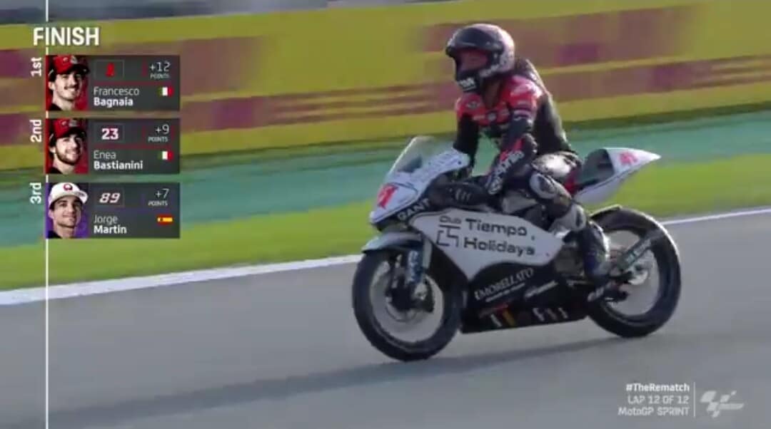 MotoGP Barcellona, Aleix Espargaro emoziona nel giro d'onore