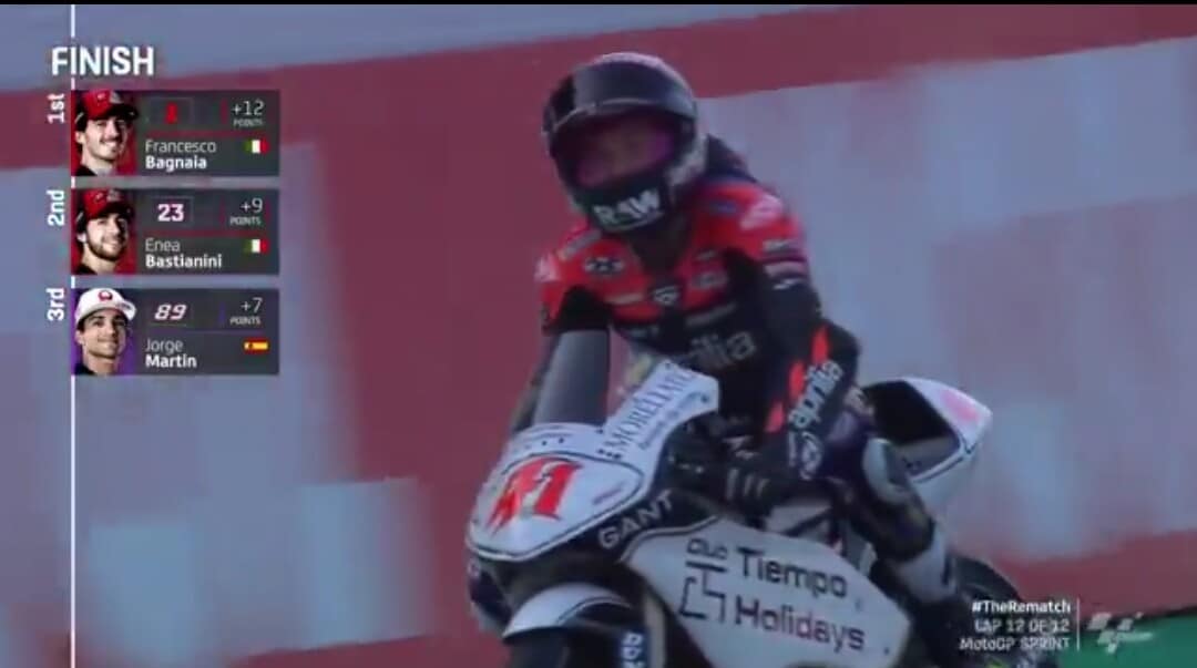 MotoGP Barcellona, Aleix Espargaro emoziona nel giro d'onore