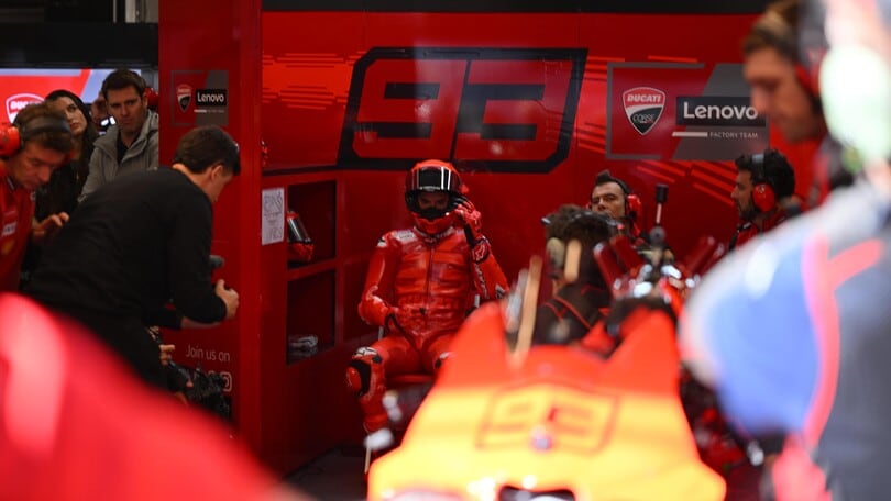 MotoGP test Barcellona: le prime immagini di Marc Marquez nel box Ducati