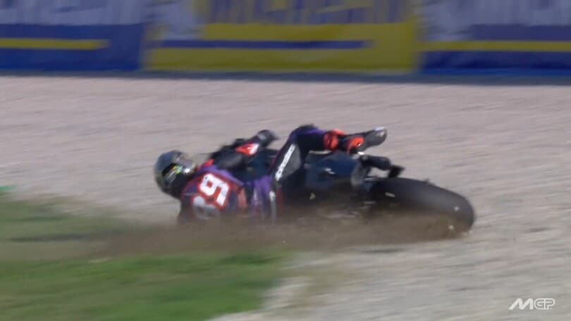 MotoGP Test Barcellona: prima caduta di Jorge Martin con l'Aprilia RS-GP