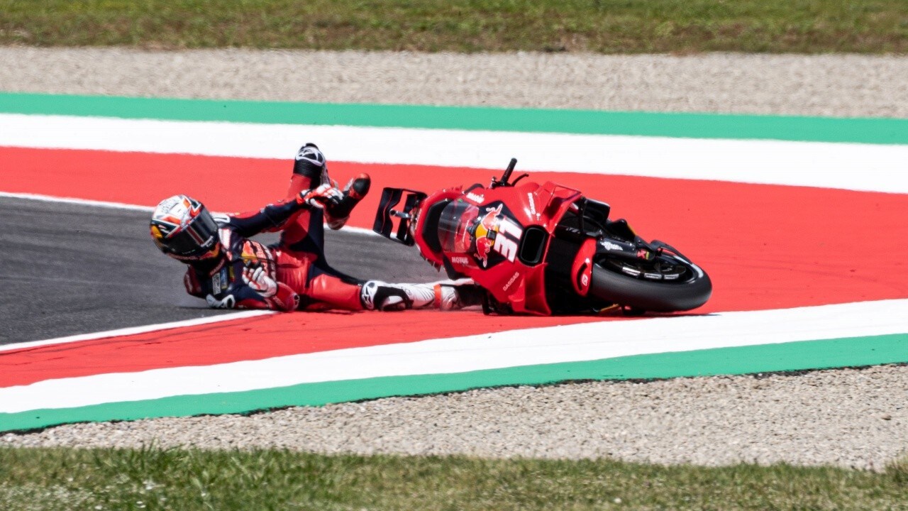 MotoGP, 28 a 24: Acosta batte Marquez nel conto delle cadute