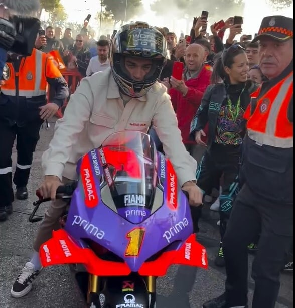 Jorge Martin le immagini della mega festa del titolo MotoGP nella sua città natale