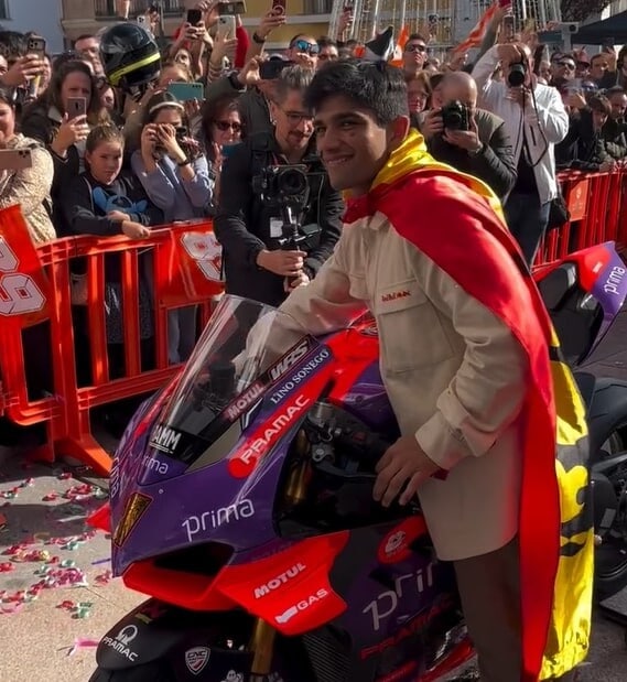 Jorge Martin le immagini della mega festa del titolo MotoGP nella sua città natale