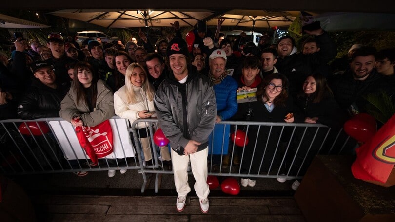 Bezzecchi celebrato dal suo fan club e da... Rivola: le immagini della festa