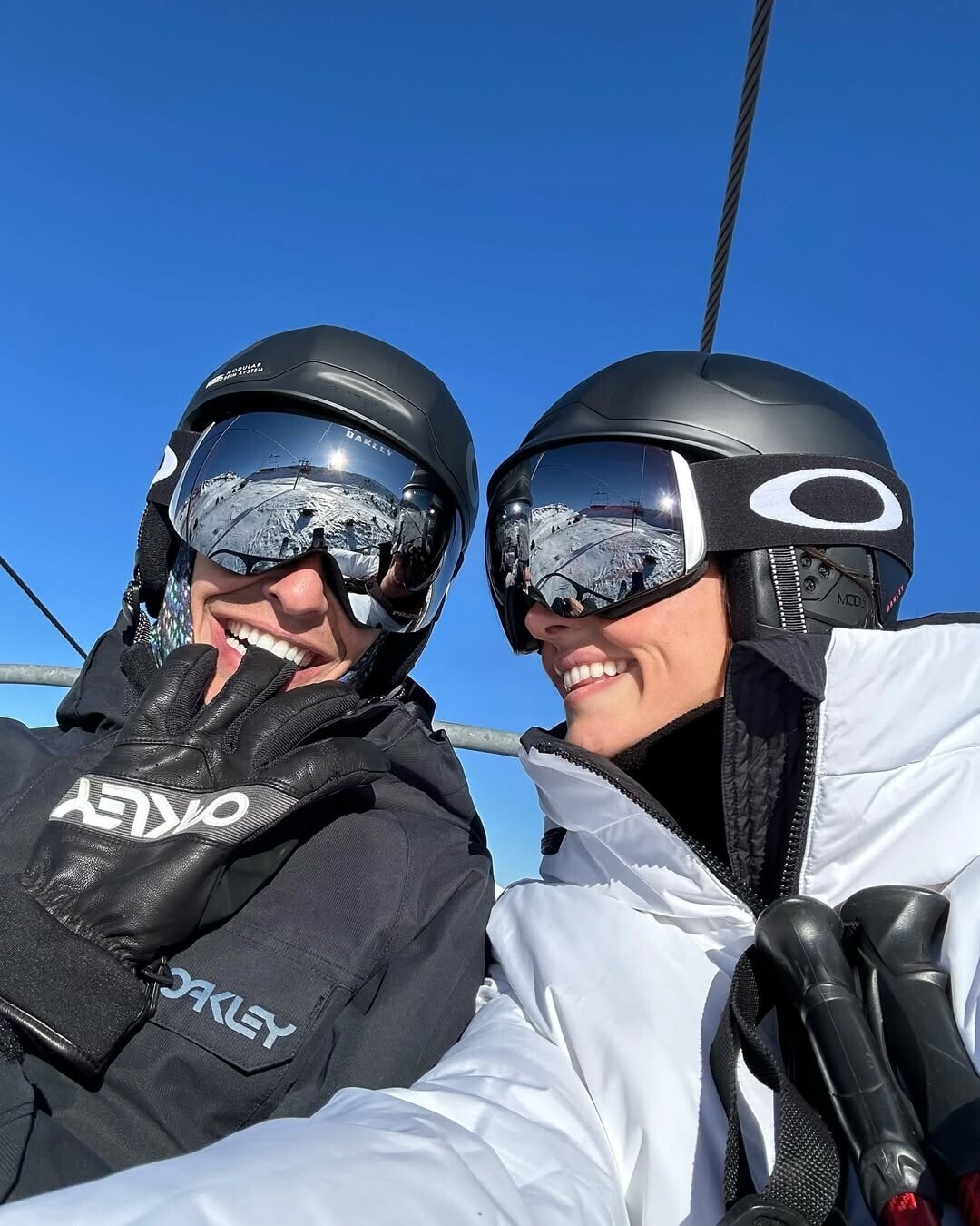 Marc Marquez sulla neve insieme alla fidanzata Gemma: LE FOTO