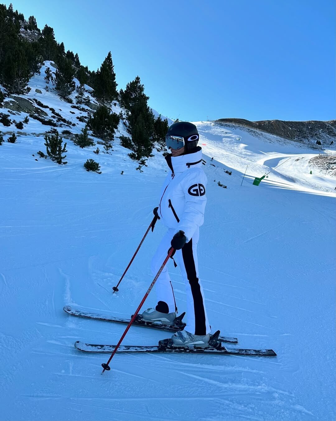 Marc Marquez sulla neve insieme alla fidanzata Gemma: LE FOTO