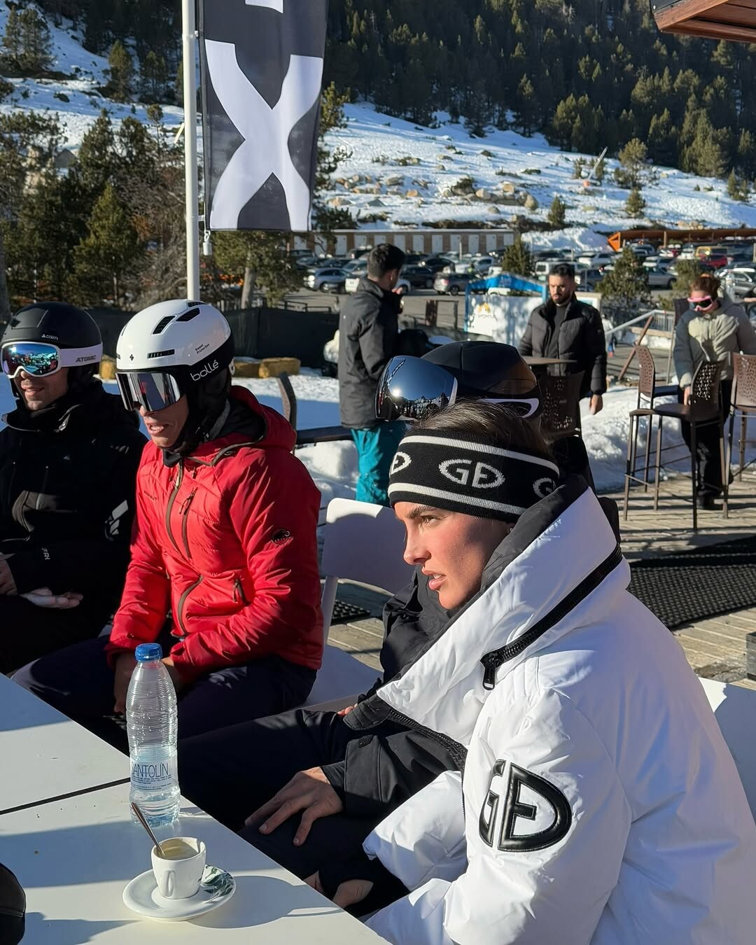 Marc Marquez sulla neve insieme alla fidanzata Gemma: LE FOTO