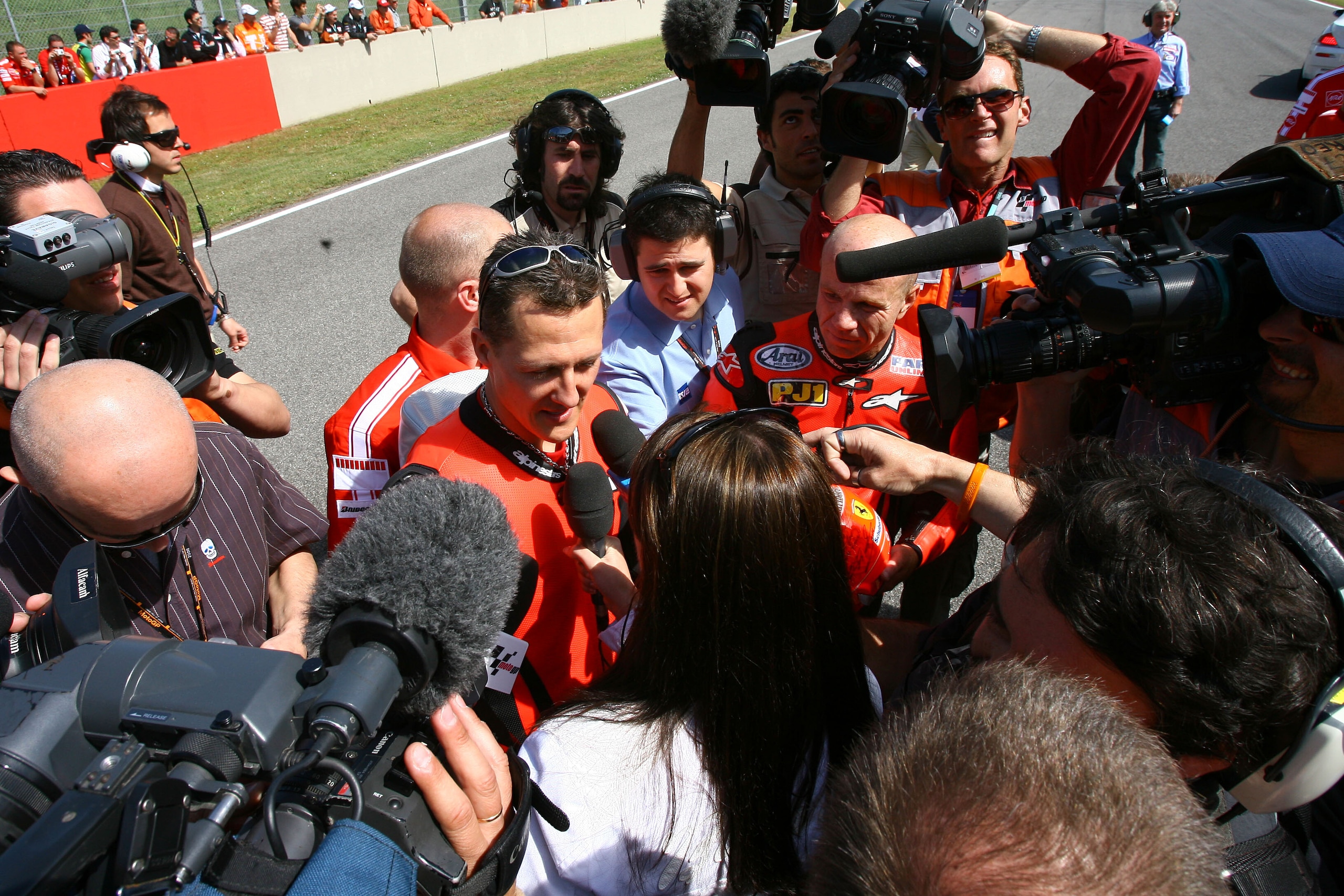 Michael Schumacher in sella alla Desmosedici con Mamola al Mugello: LE FOTO
