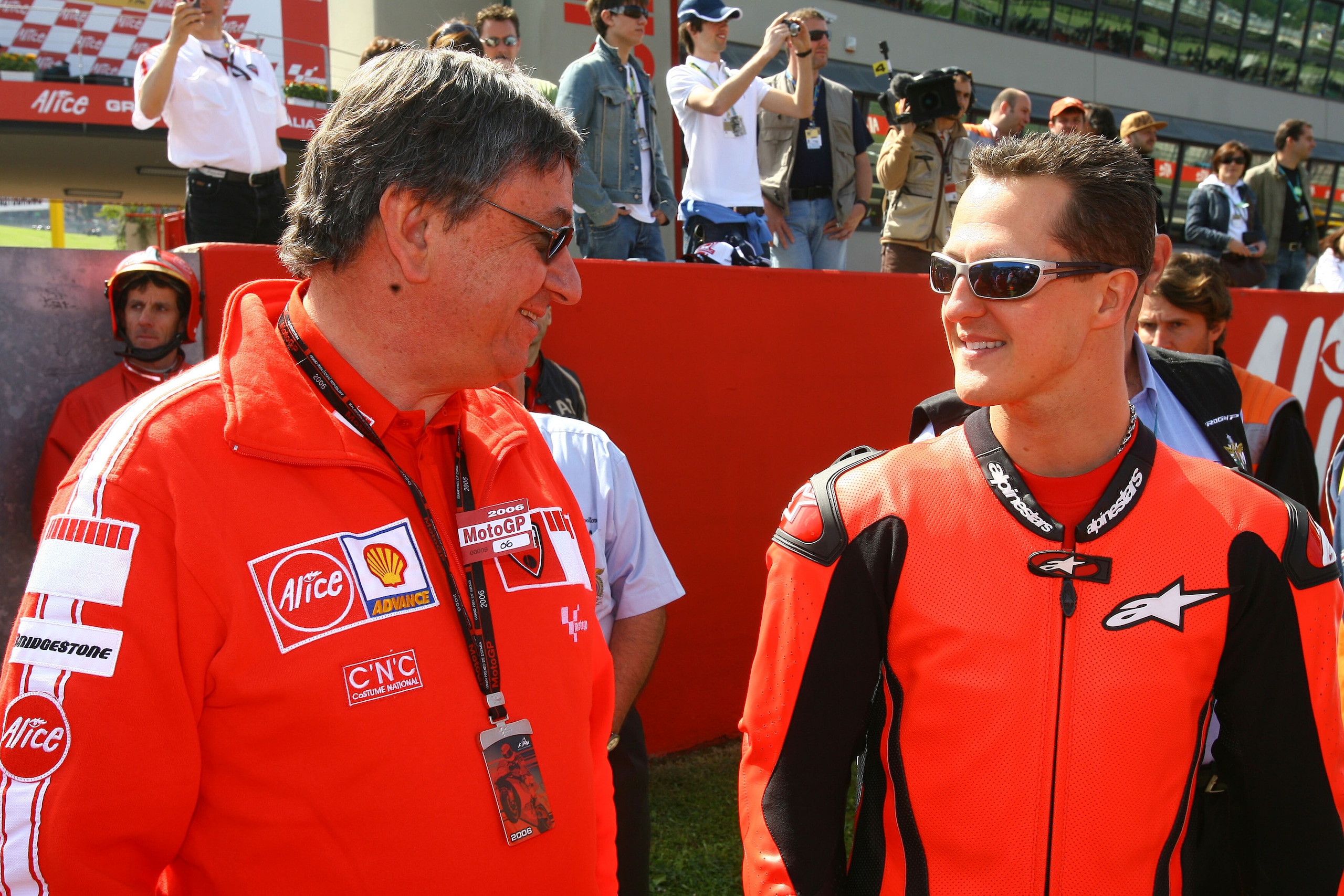 Michael Schumacher in sella alla Desmosedici con Mamola al Mugello: LE FOTO
