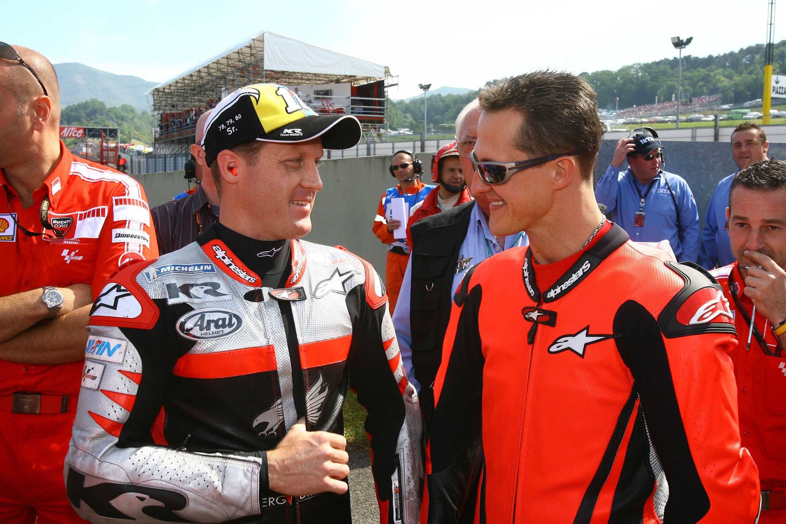 Michael Schumacher in sella alla Desmosedici con Mamola al Mugello: LE FOTO