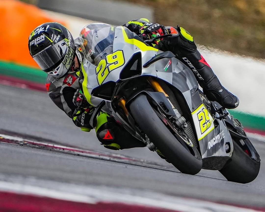 Andrea Iannone inizia bene il 2025, subito allenamento a Portimao