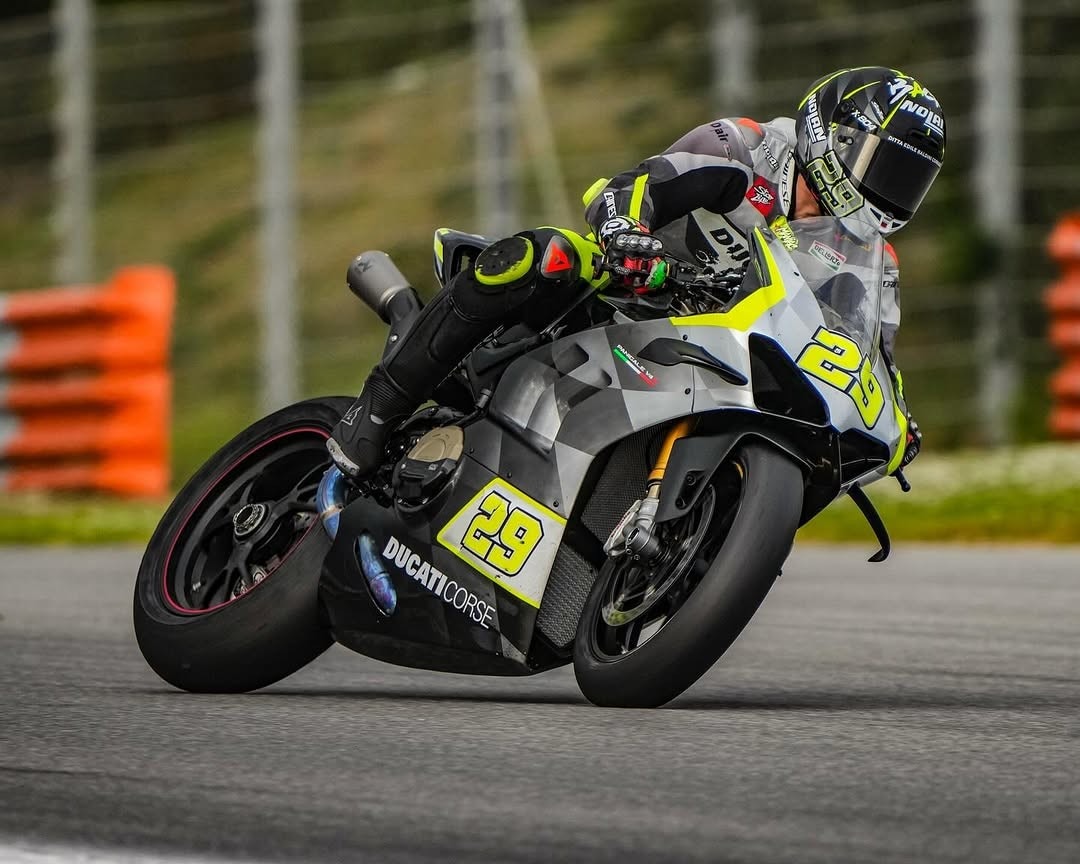 Andrea Iannone inizia bene il 2025, subito allenamento a Portimao