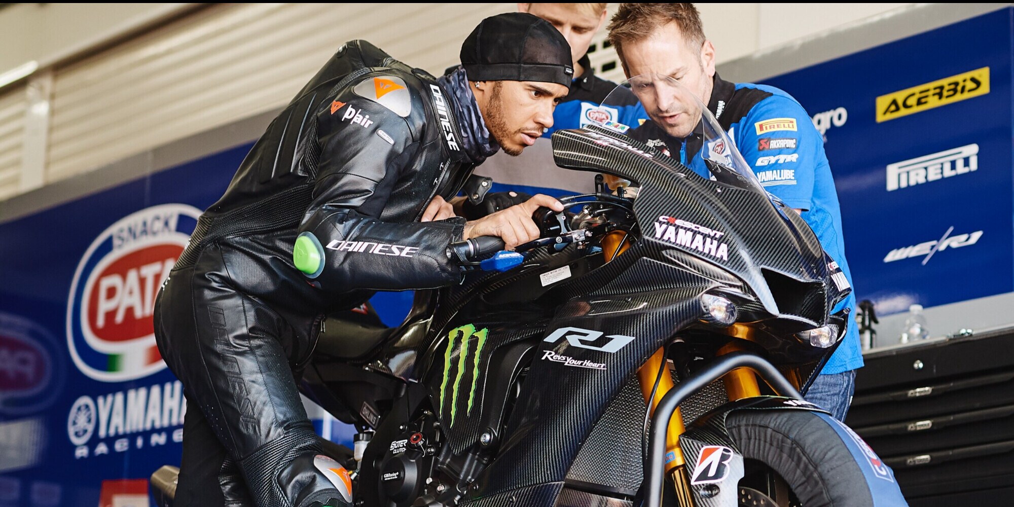 Hamilton e il test segreto con la Yamaha, Wolff: "Girò a 4 secondi dalla MotoGP"